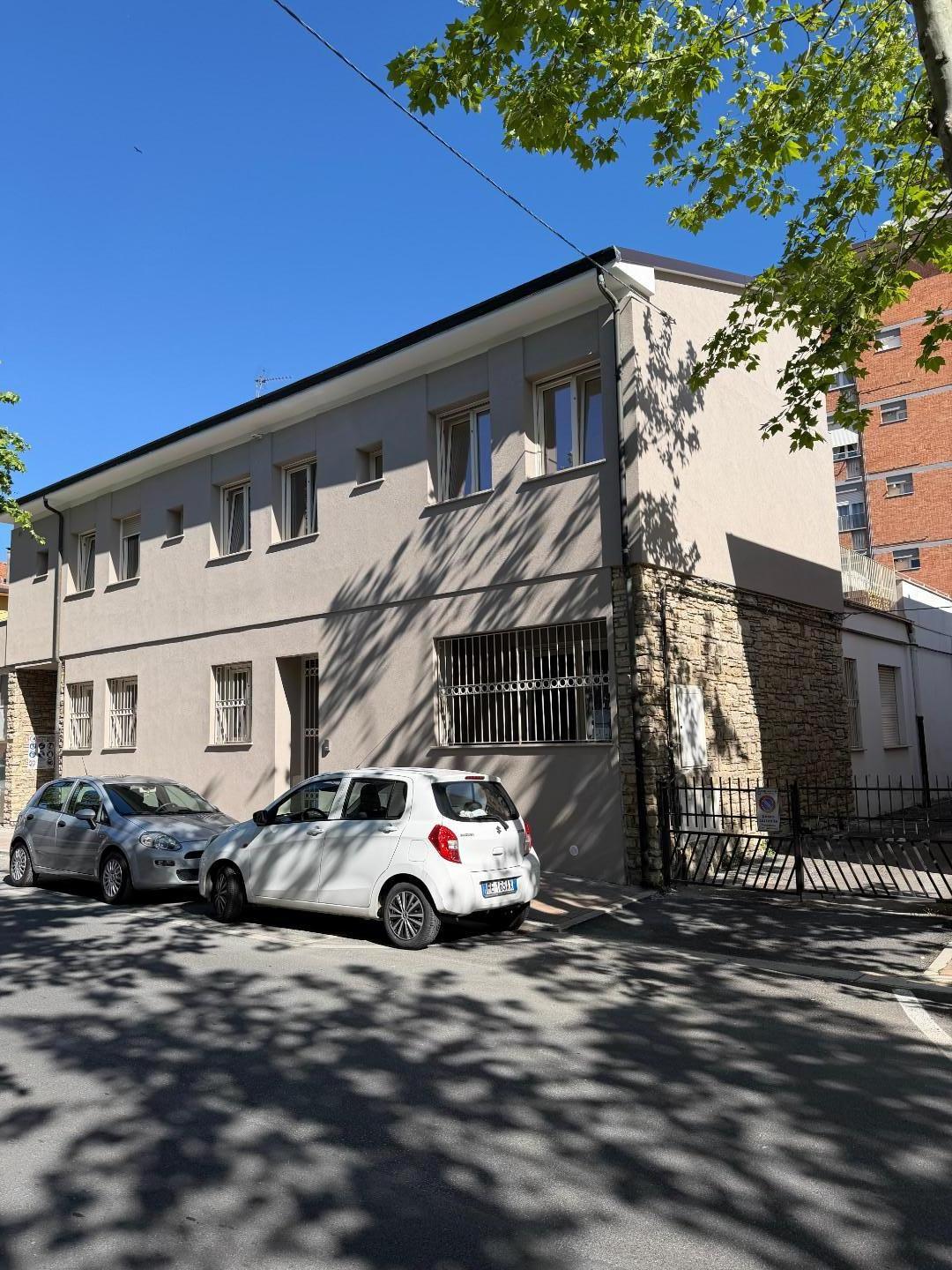 Appartamento con terrazzi a Cascina