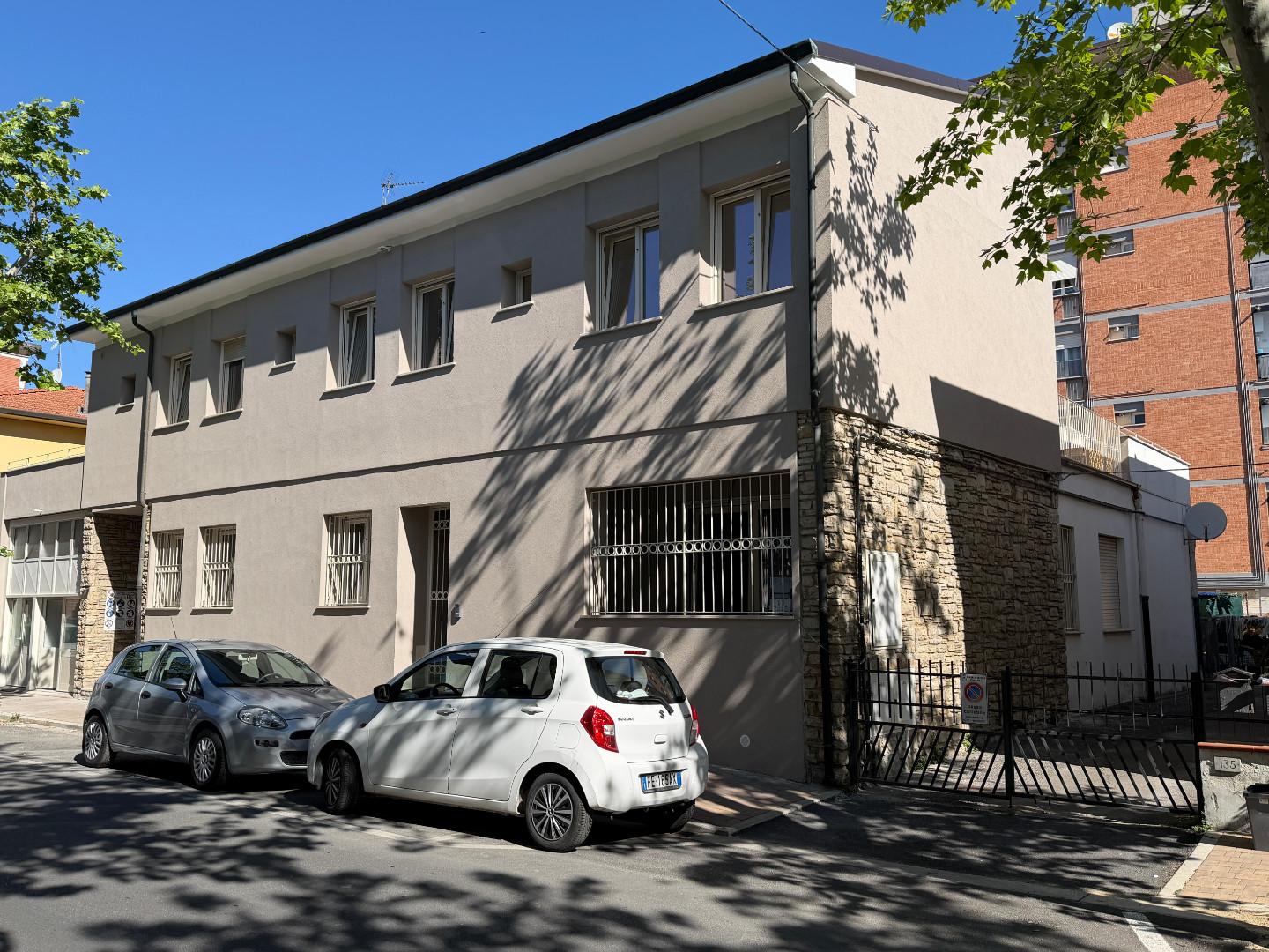 Appartamento con terrazzi a Cascina