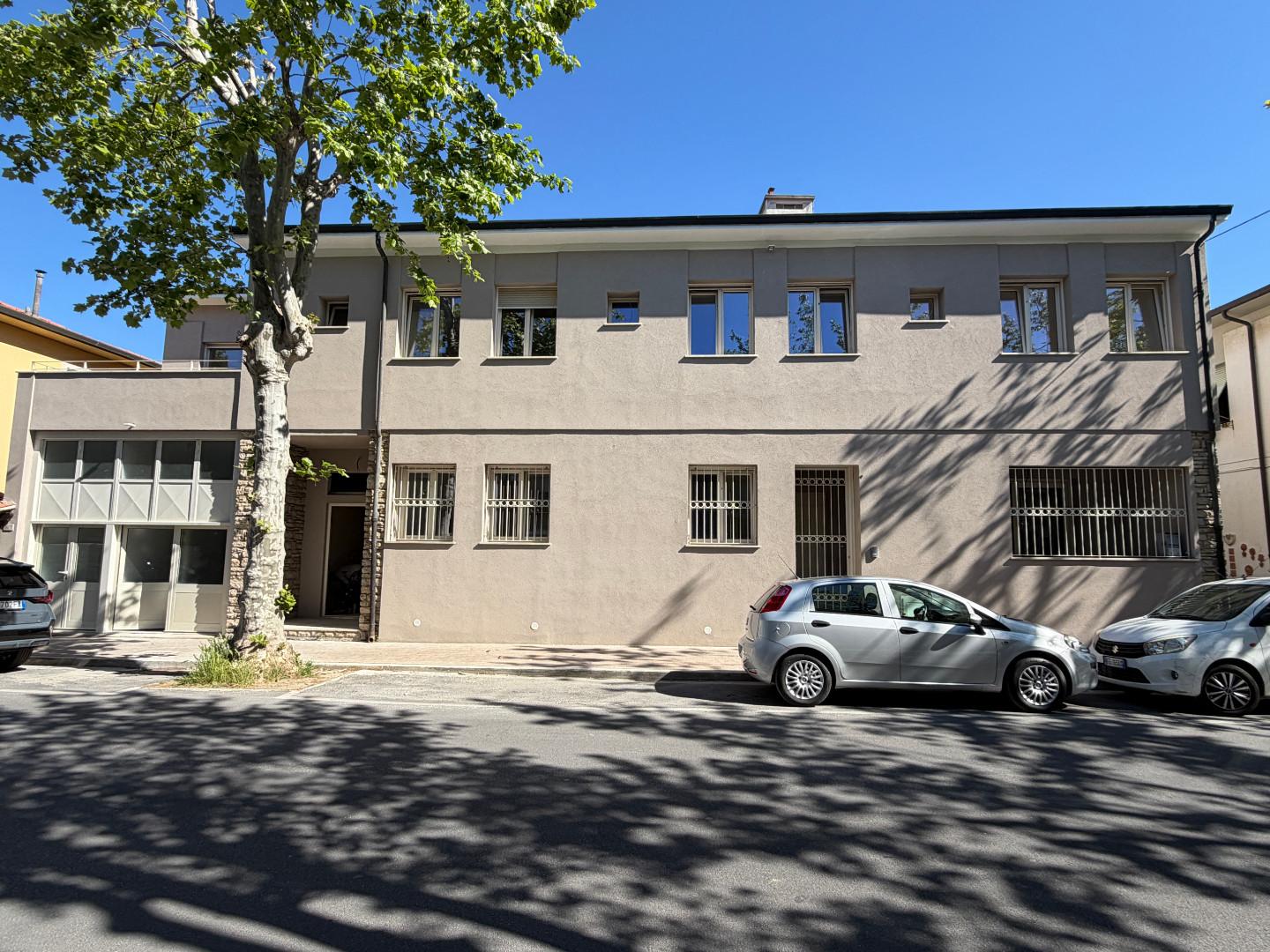 Appartamento con terrazzi a Cascina