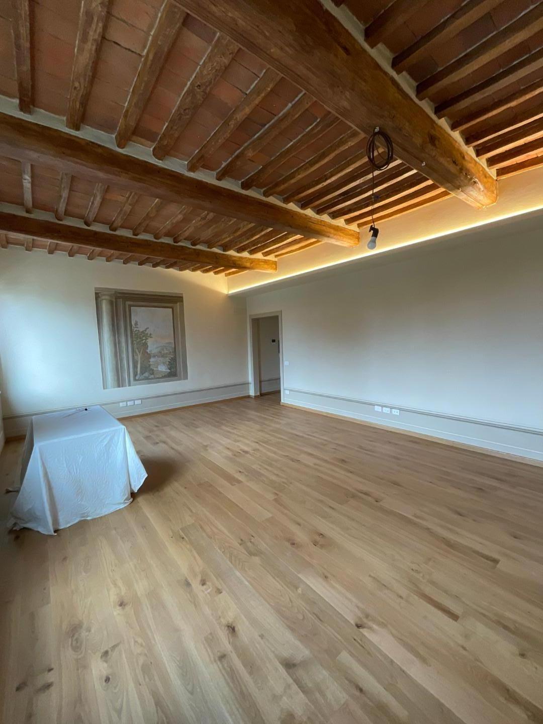 Stabile/Palazzo con giardino a Cascina