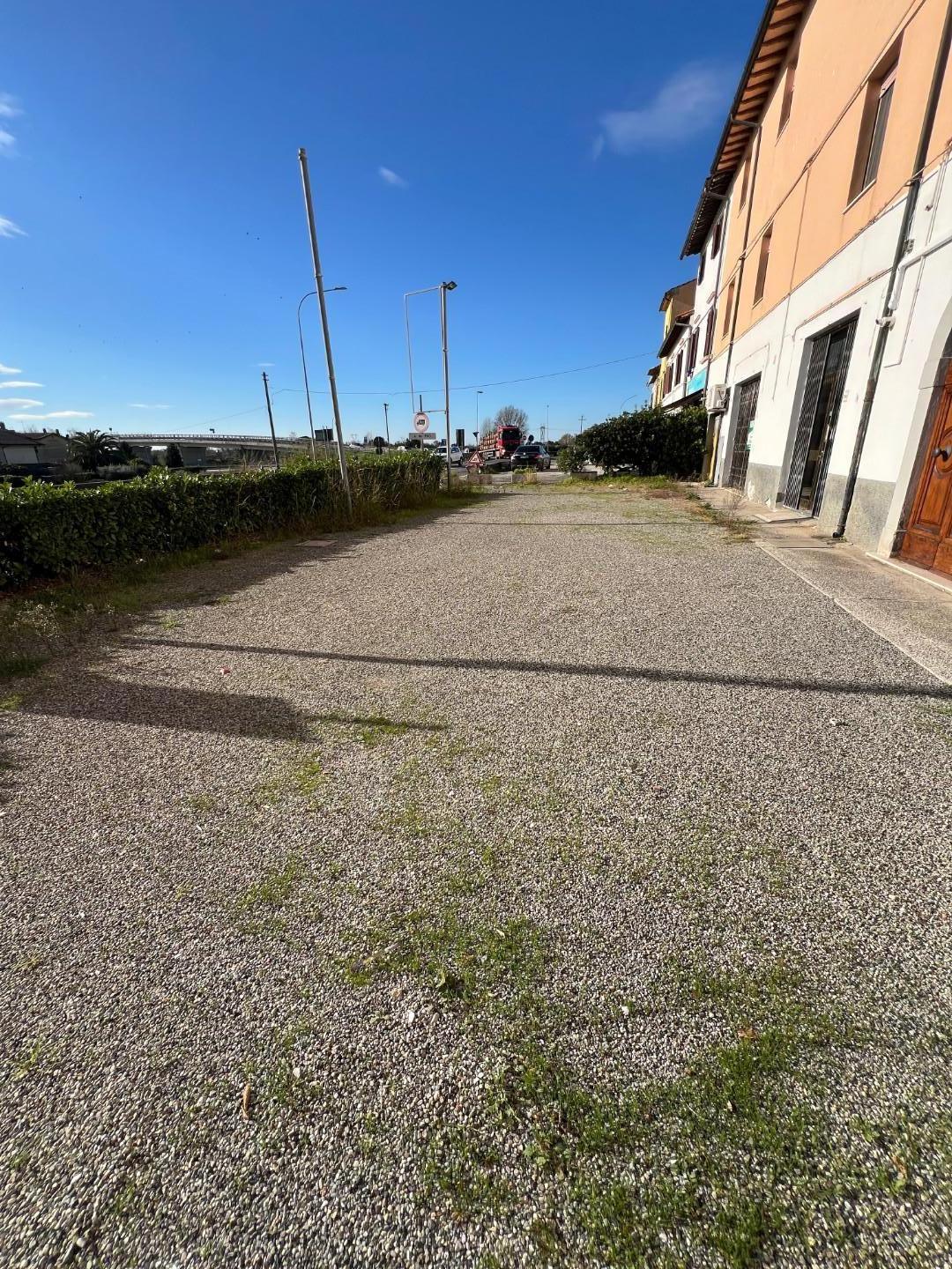 Locale commerciale da ristrutturare, Calcinaia fornacette