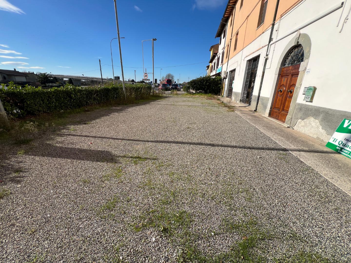 Locale commerciale da ristrutturare, Calcinaia fornacette