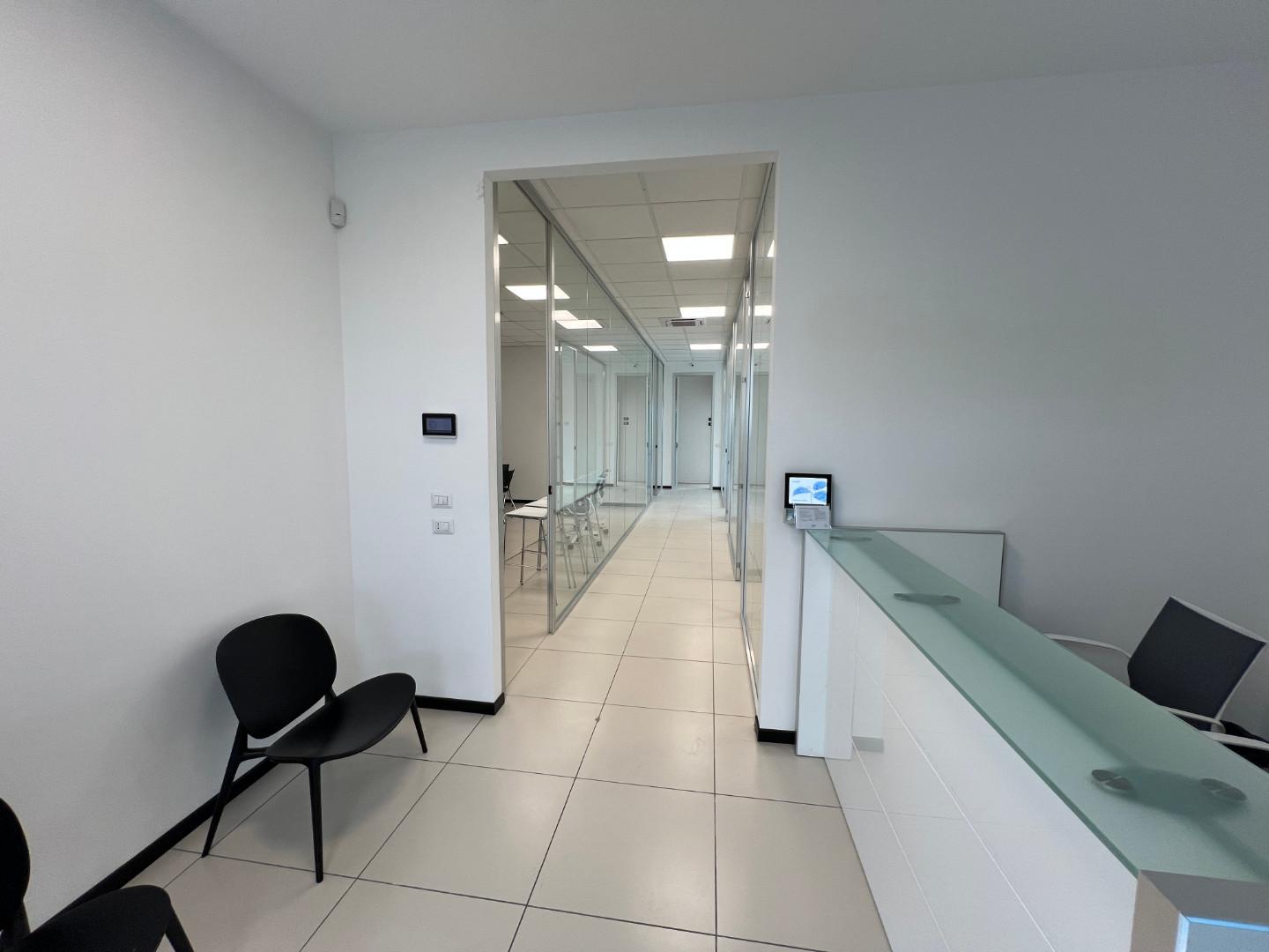 Ufficio in affitto a Cascina