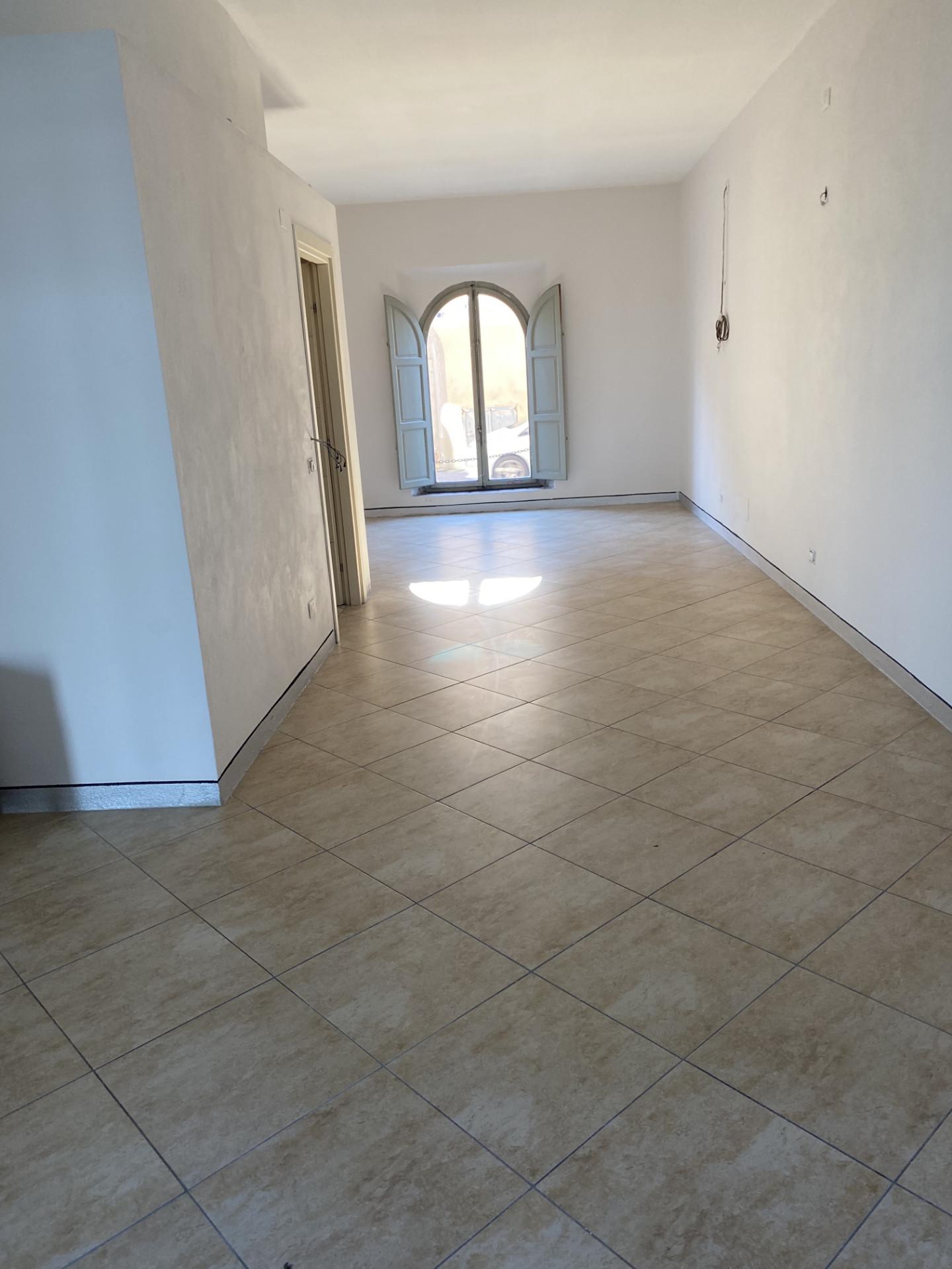 Locale commerciale in affitto, Calcinaia fornacette