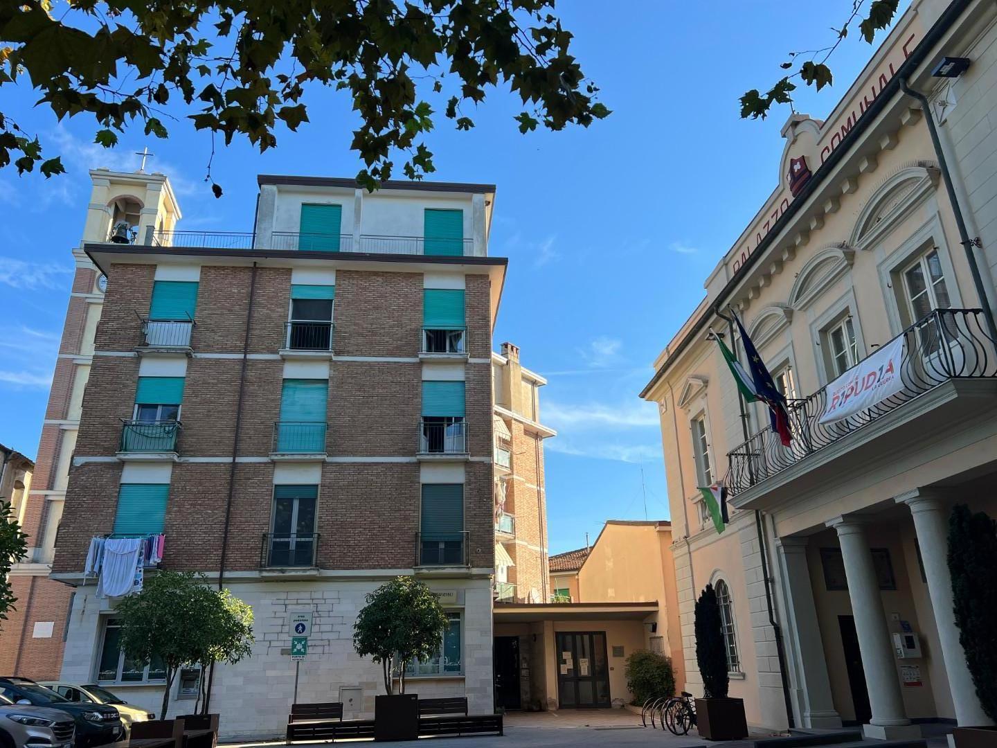 Trilocale arredato in affitto a Calcinaia