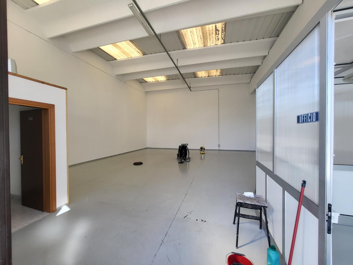 Capannone in affitto, Calcinaia fornacette