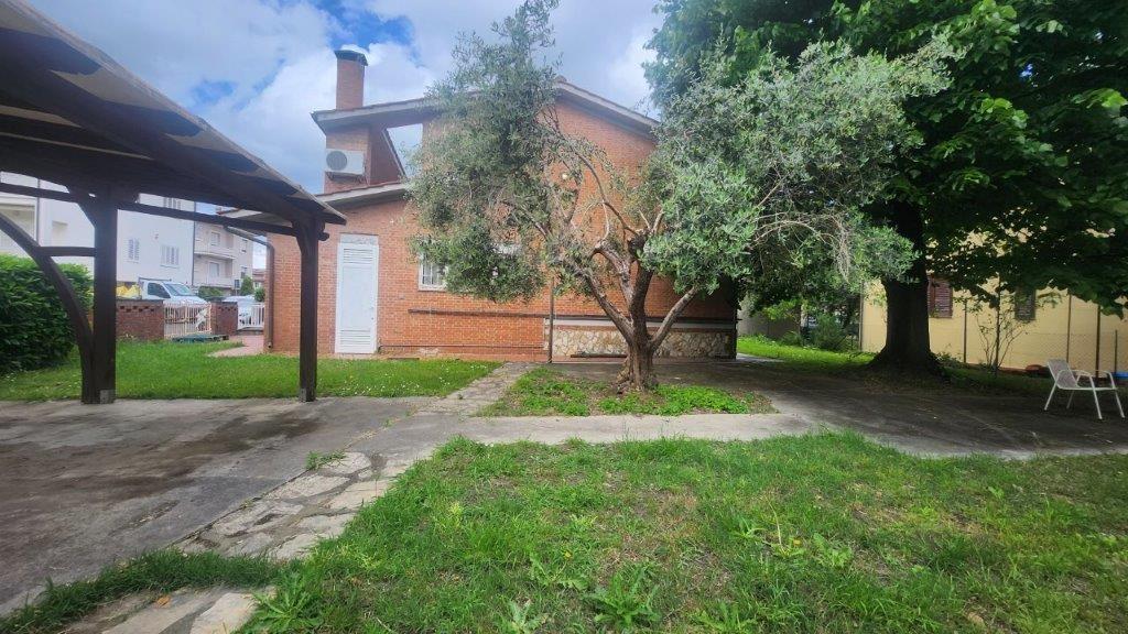 Casa indipendente con giardino, Calcinaia fornacette