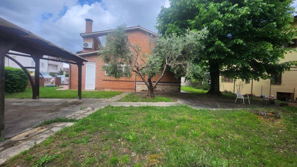 Casa indipendente con giardino, Calcinaia fornacette