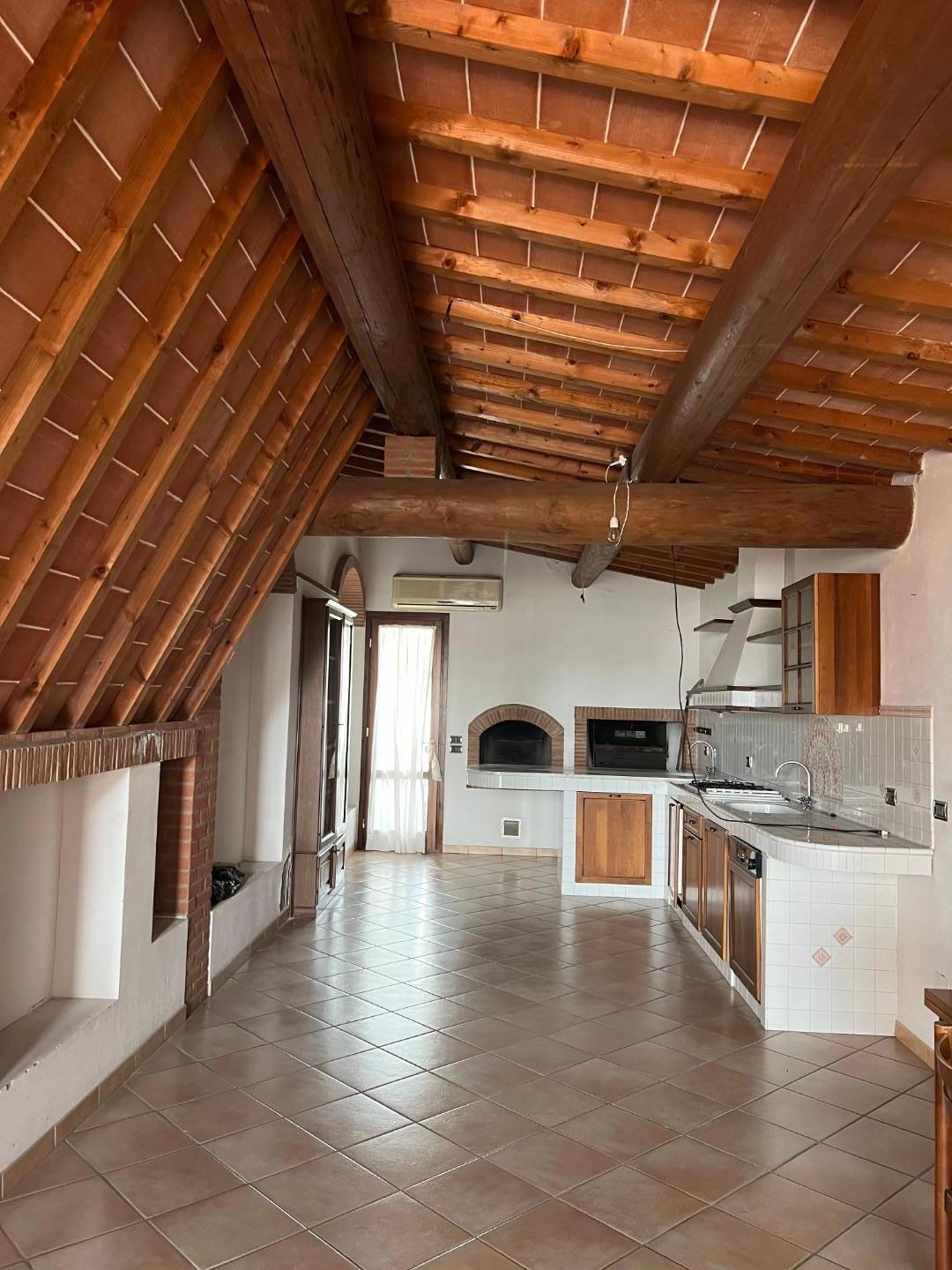 Appartamento con terrazzi, Calcinaia fornacette
