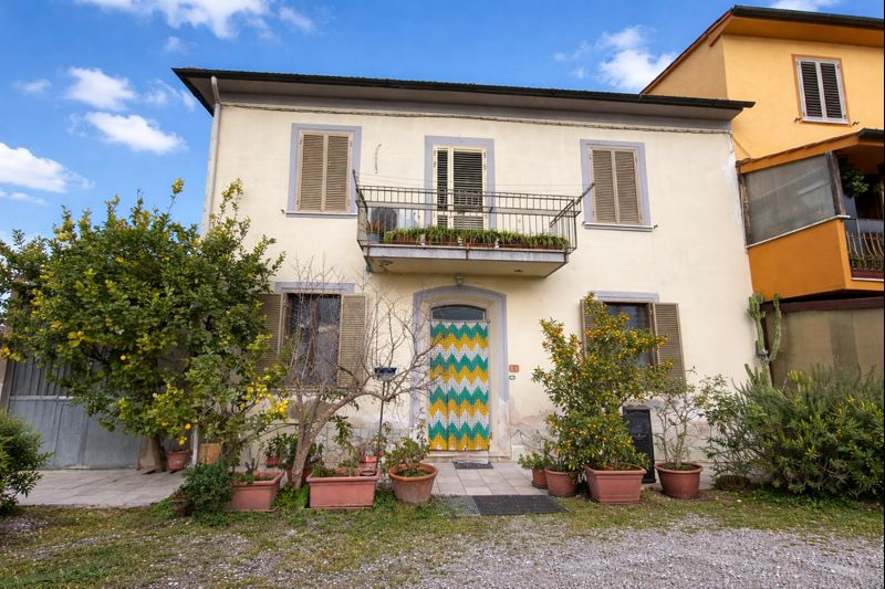 Casa indipendente con giardino a Pontedera