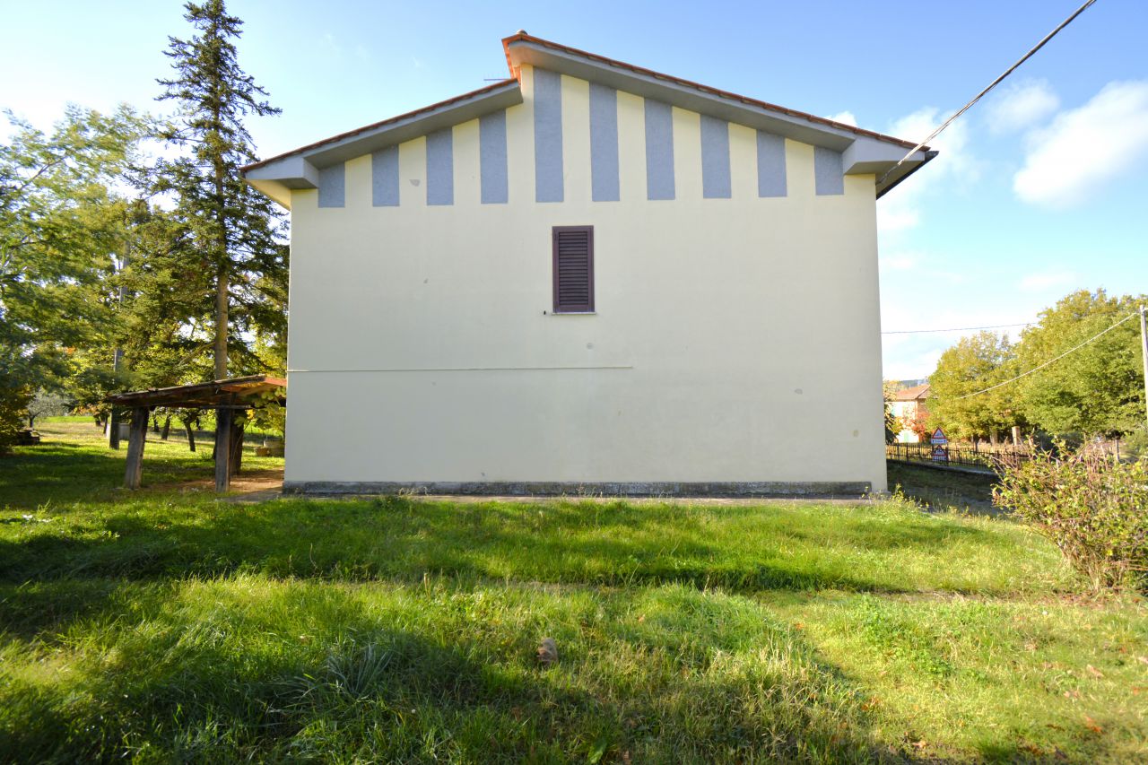 Villa con giardino a Civitella in Val di Chiana