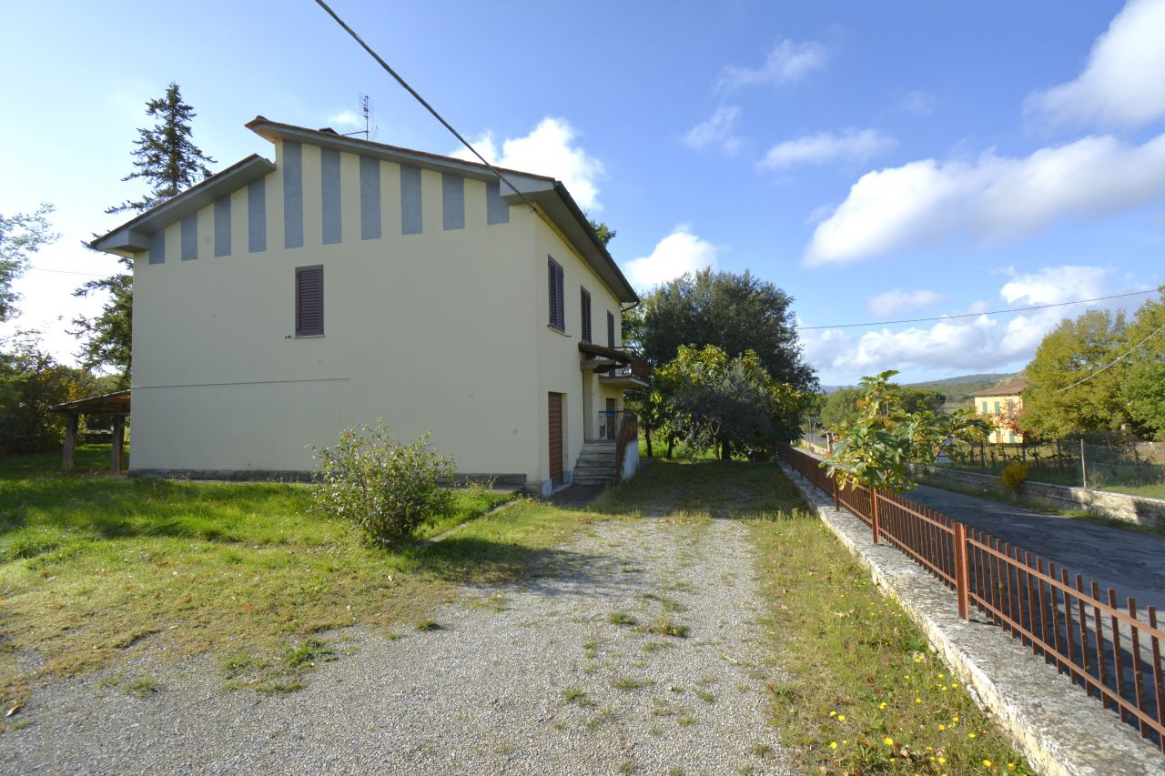 Villa con giardino a Civitella in Val di Chiana