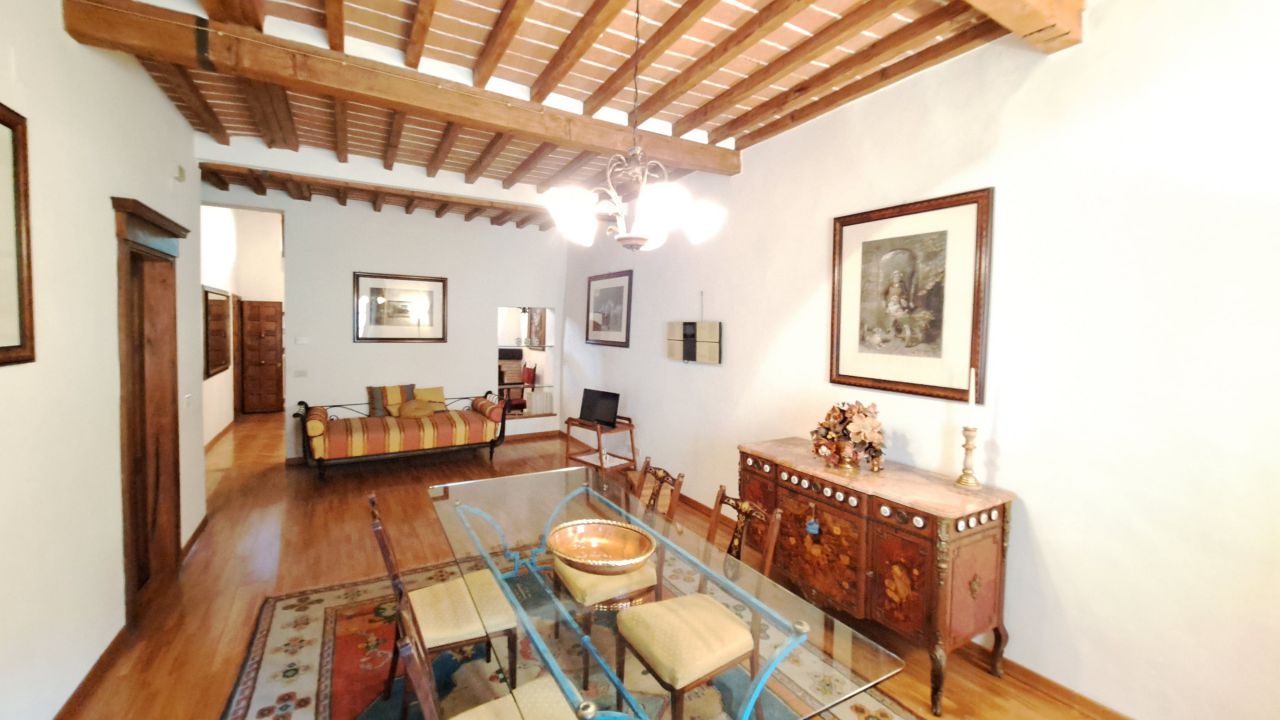 Appartamento con terrazzo a Arezzo