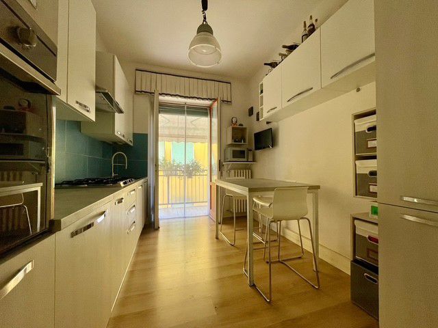 Appartamento con box doppio in via crispi, Arezzo