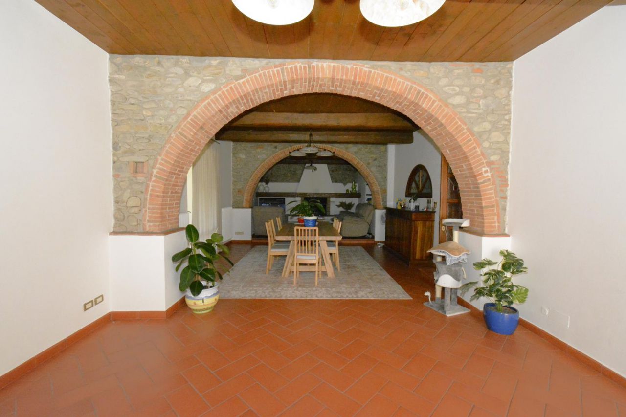 Villa con giardino a Arezzo