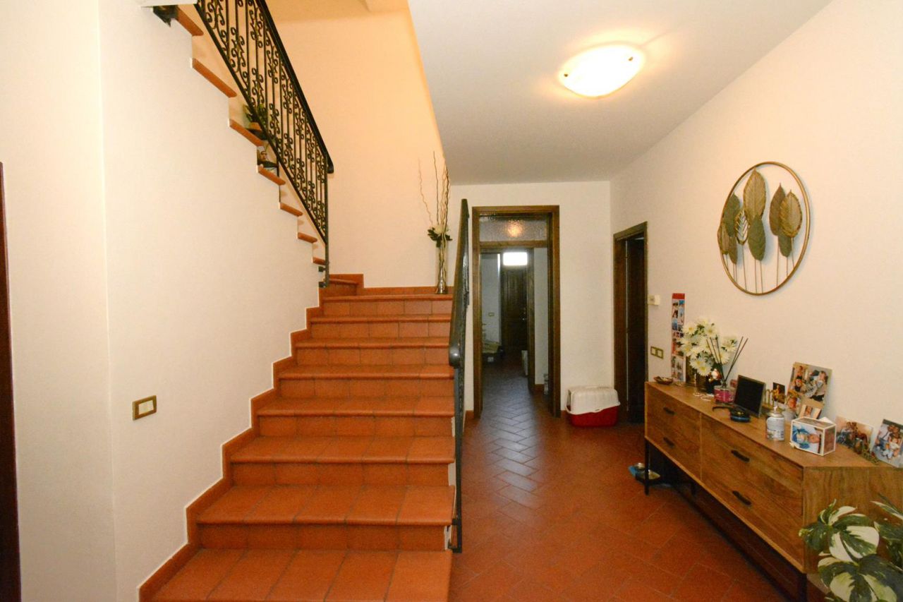 Villa con giardino a Arezzo