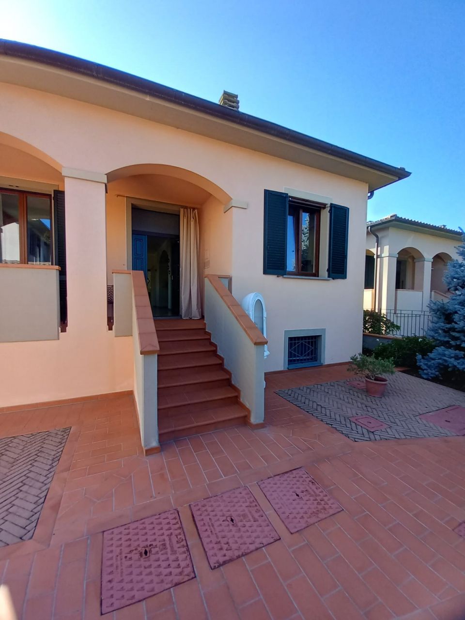 Villa con giardino in localit castelluccio, Arezzo