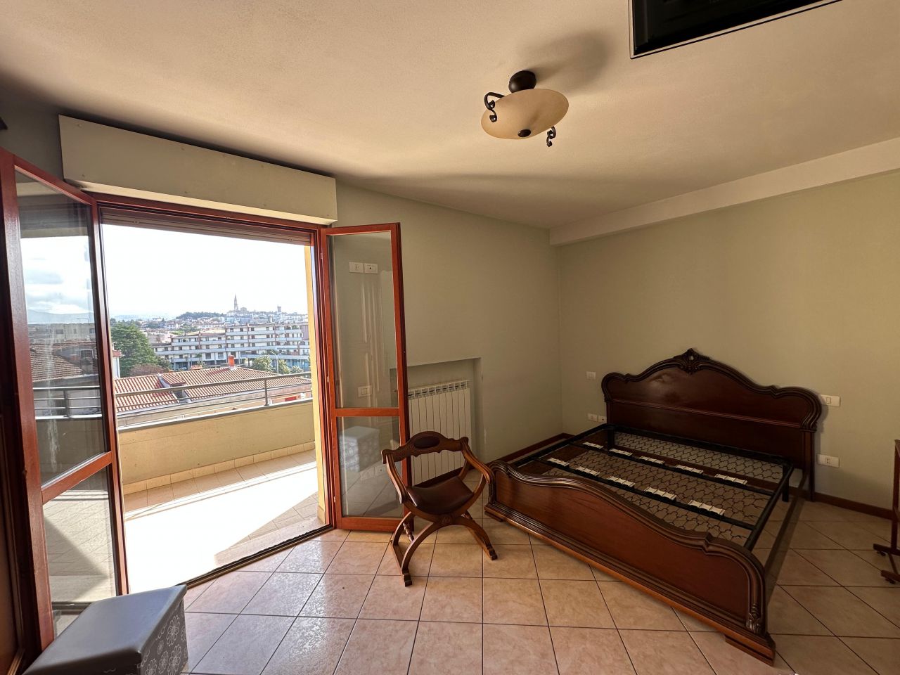 Trilocale con box a Arezzo