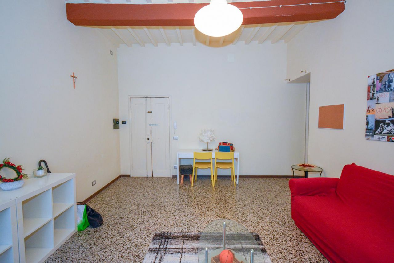 Trilocale arredato in affitto in via garibaldi, Arezzo