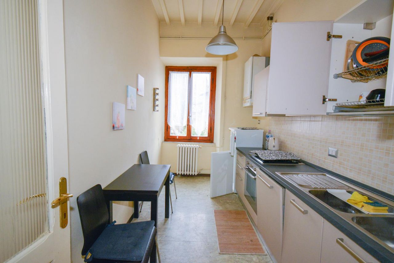 Trilocale arredato in affitto in via garibaldi, Arezzo