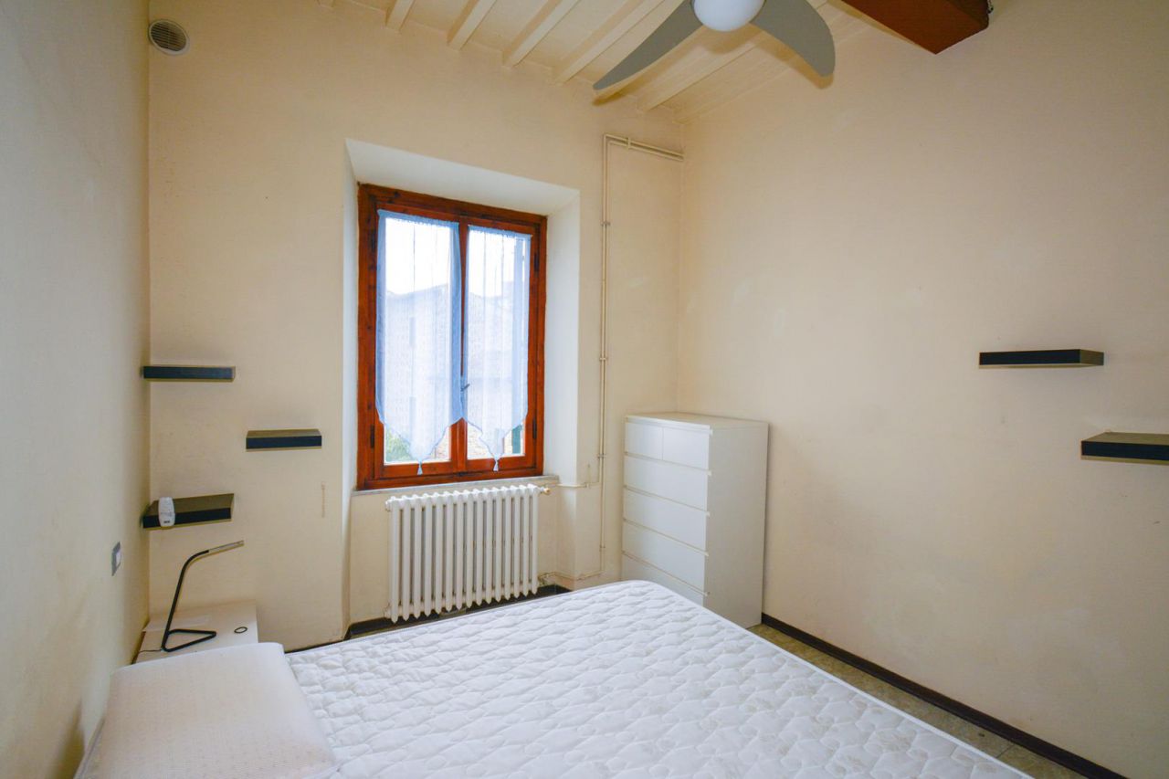 Trilocale arredato in affitto in via garibaldi, Arezzo