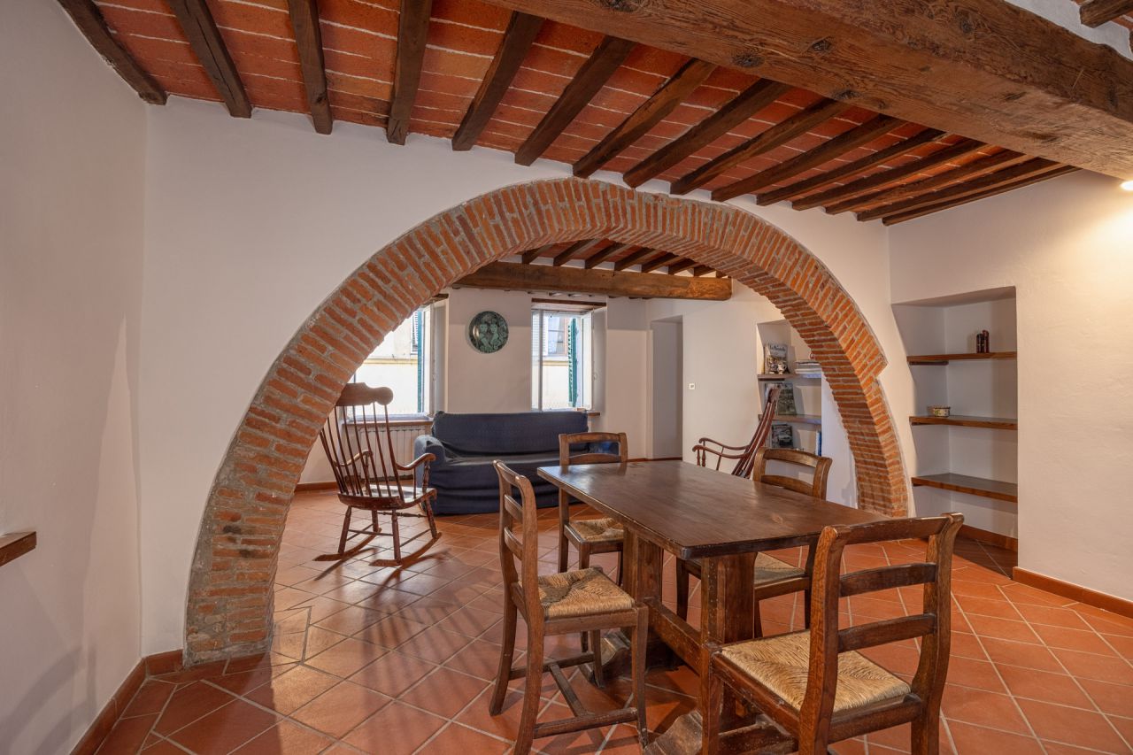 Appartamento ristrutturato in via degli albergotti, Arezzo