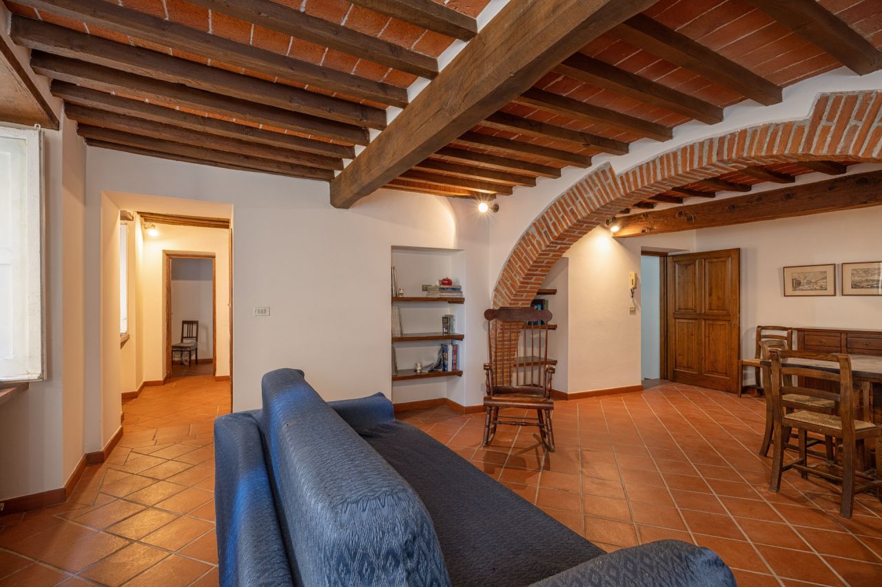 Appartamento ristrutturato in via degli albergotti, Arezzo