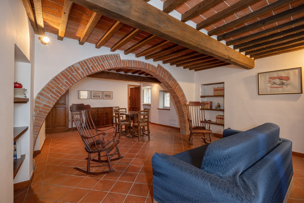 Appartamento ristrutturato in via degli albergotti, Arezzo