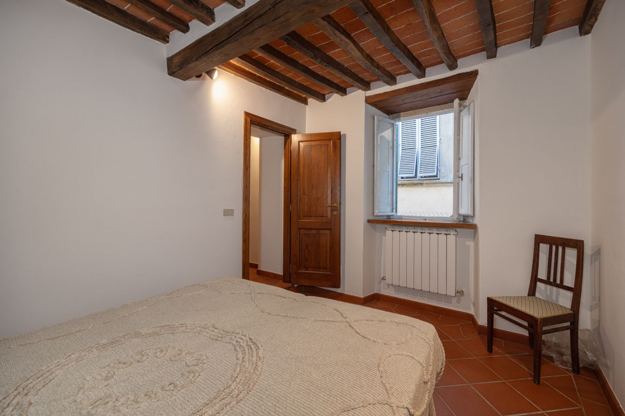 Appartamento ristrutturato in via degli albergotti, Arezzo