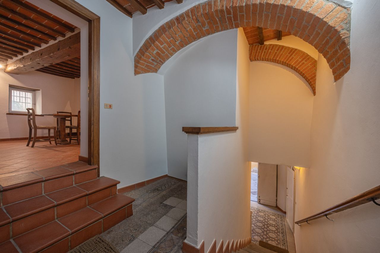 Appartamento ristrutturato in via degli albergotti, Arezzo