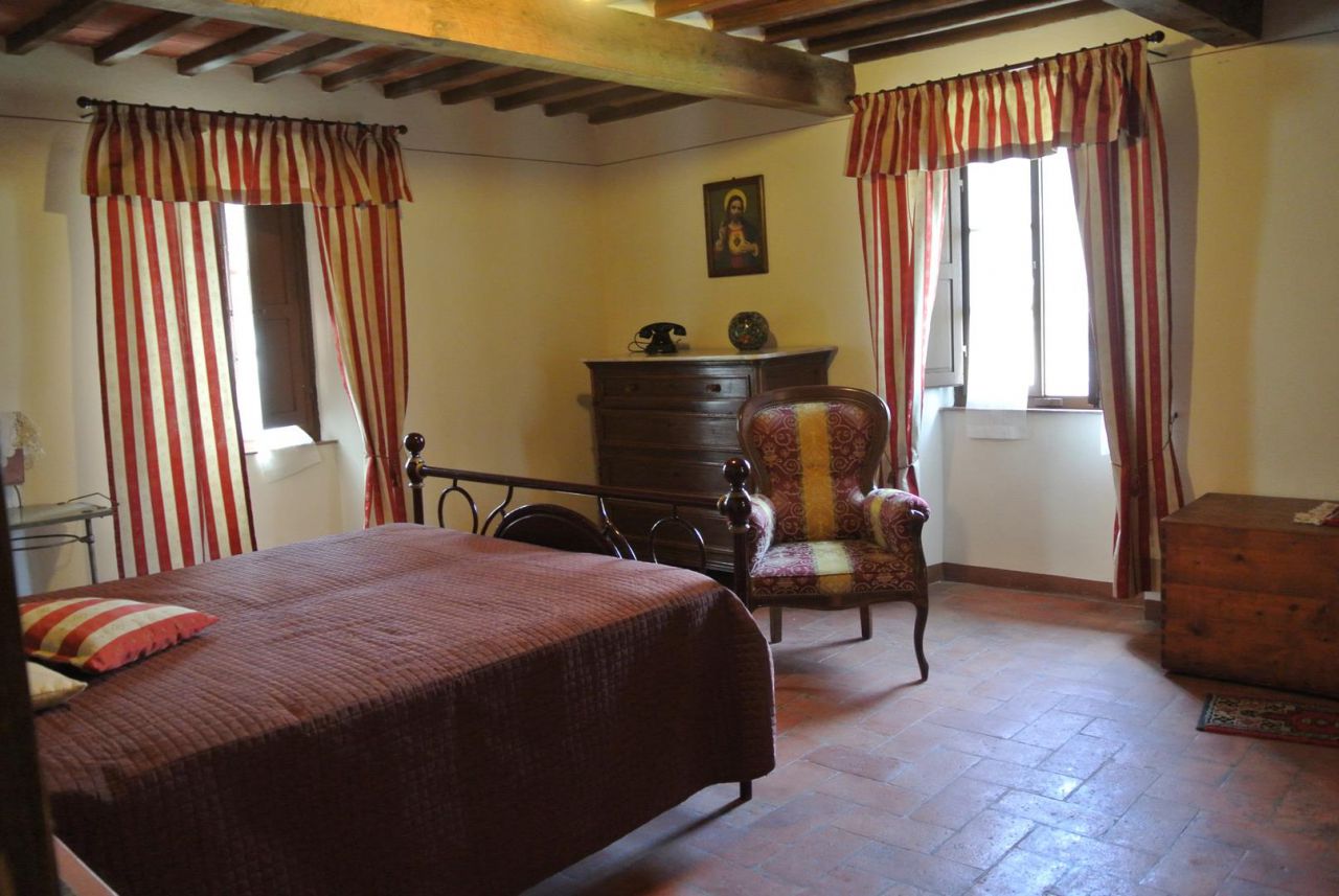 Casa indipendente con giardino in strada provinciale della rassinata, Arezzo