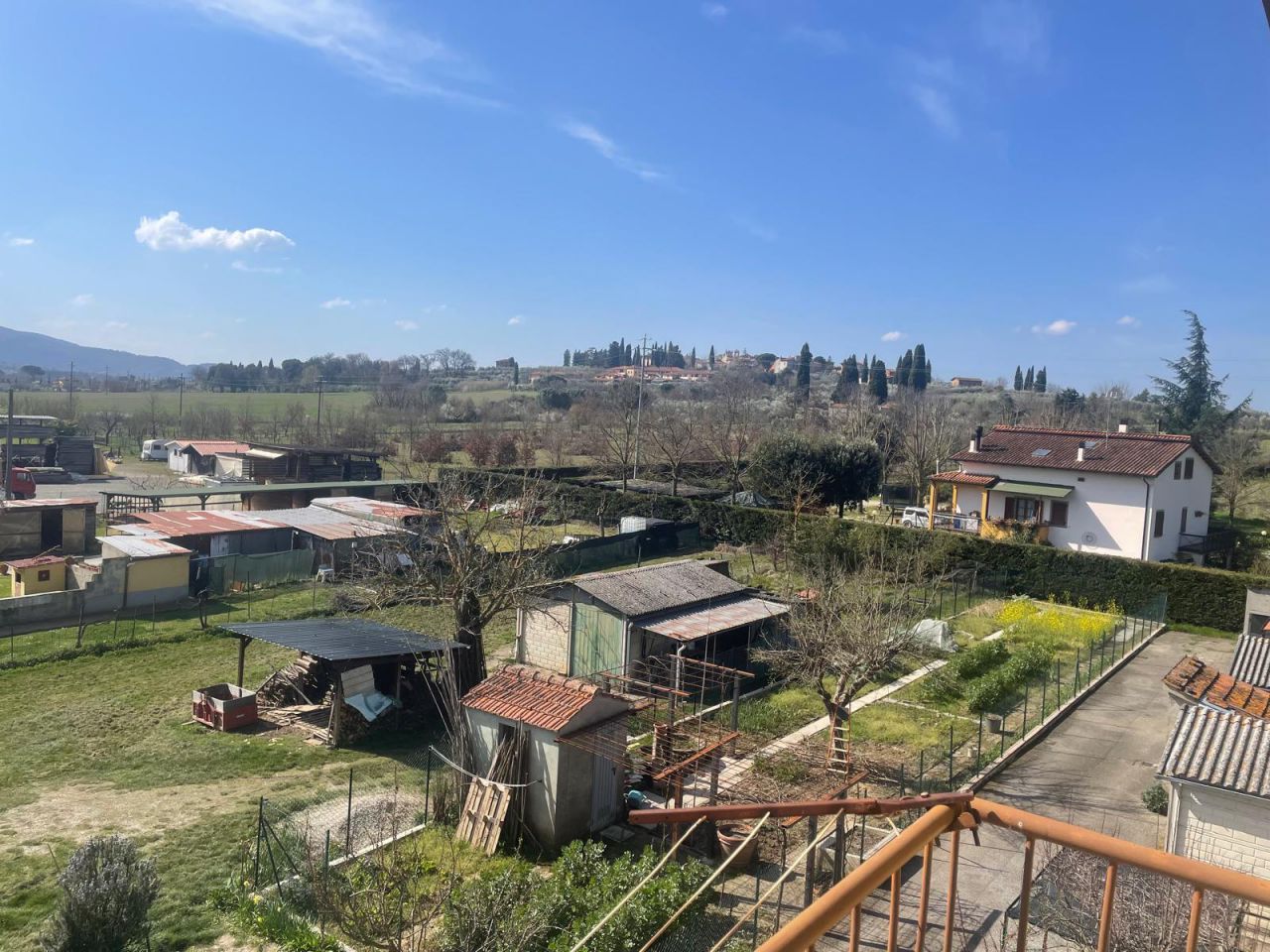 Quadrilocale con giardino in localit� puglia, Arezzo