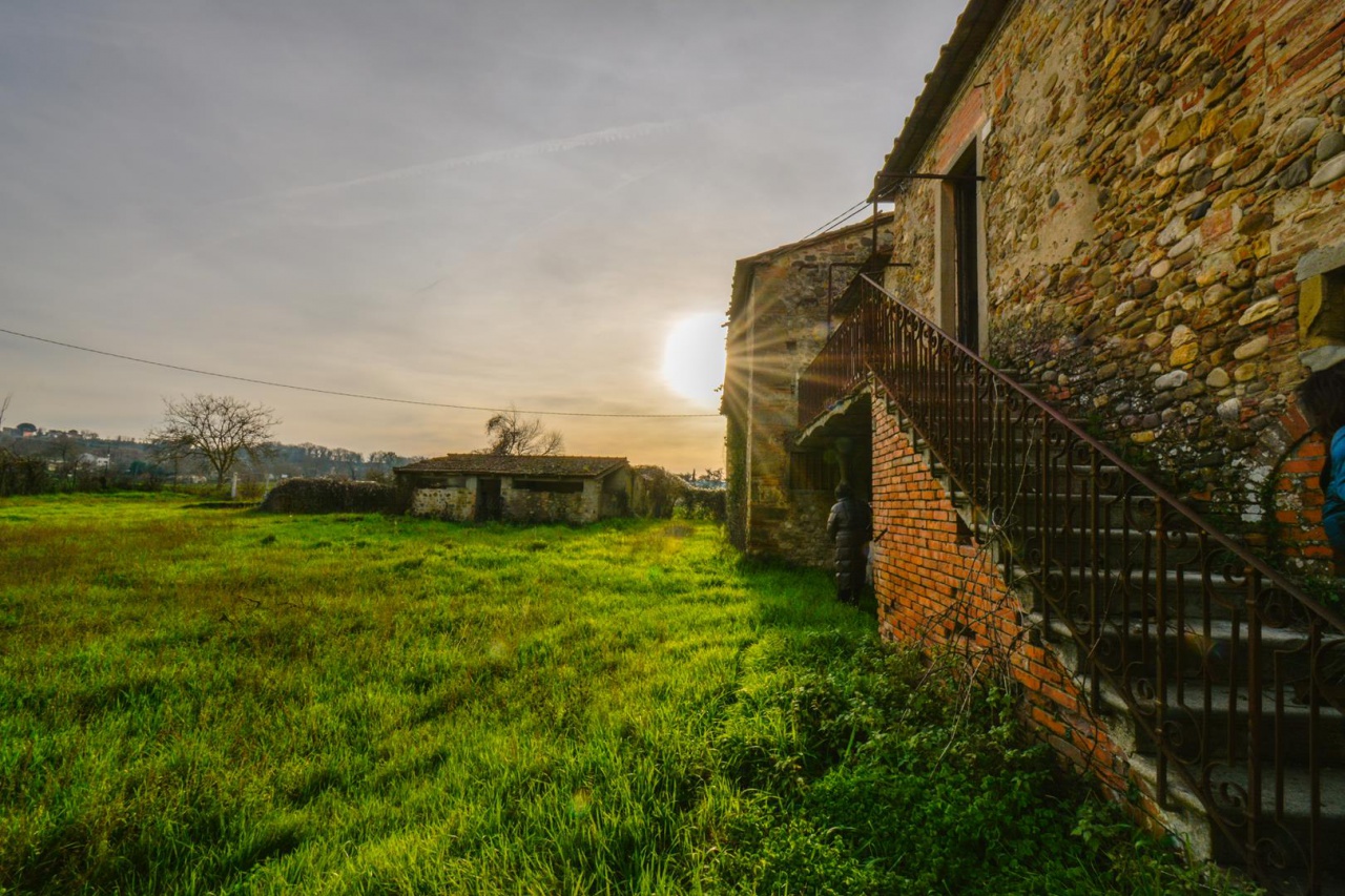 Rustico da ristrutturare in via setteponti, Arezzo