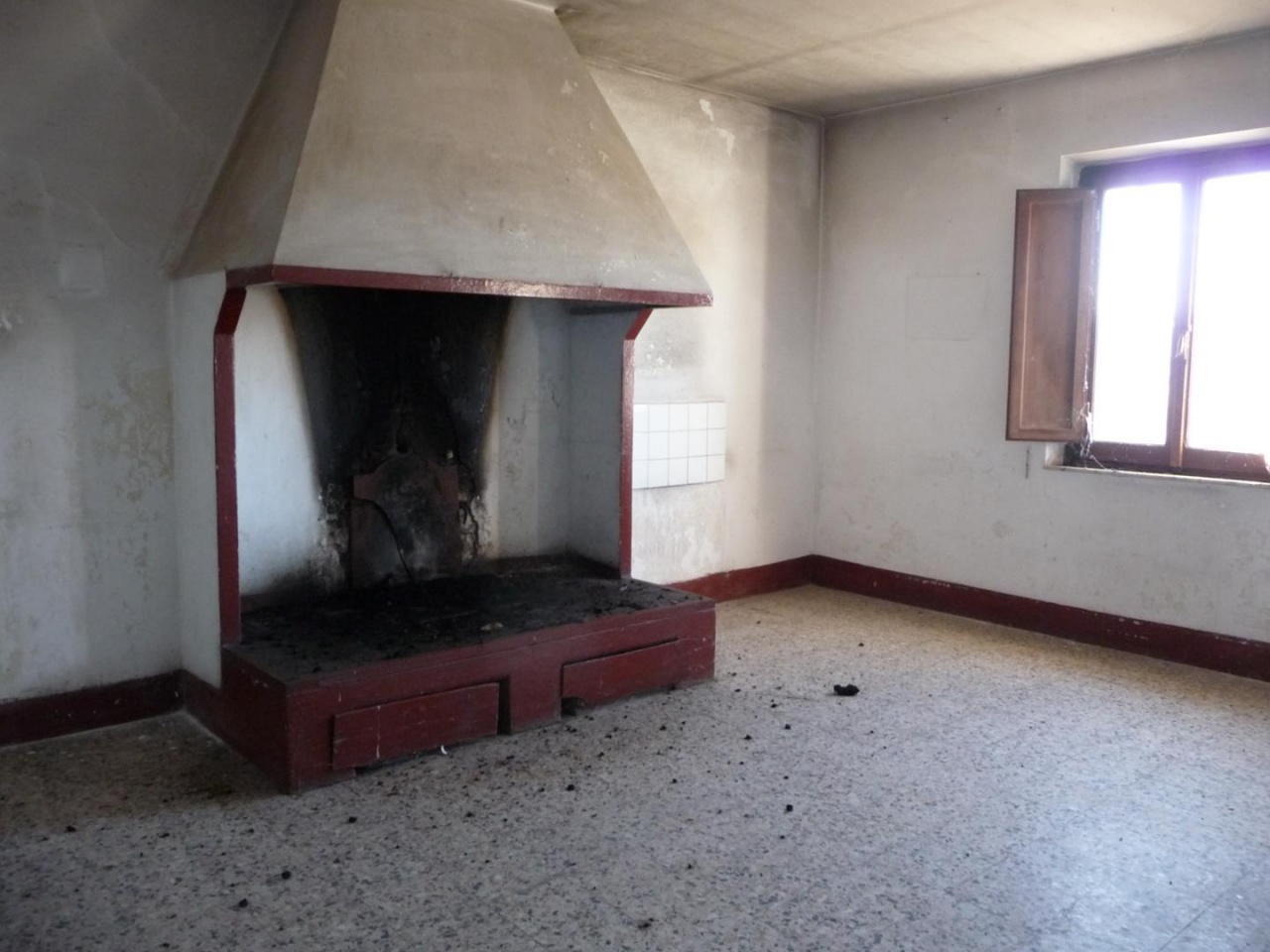 Rustico da ristrutturare in via setteponti, Arezzo