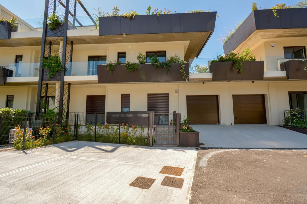 Quadrilocale con terrazzo in via francesco redi, Arezzo