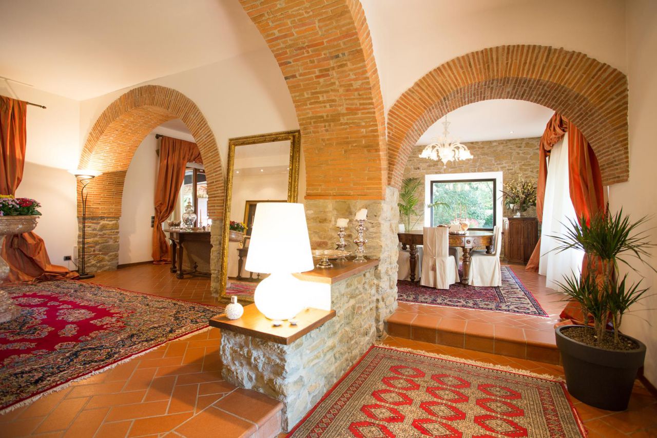 Villa in vendita a Arezzo