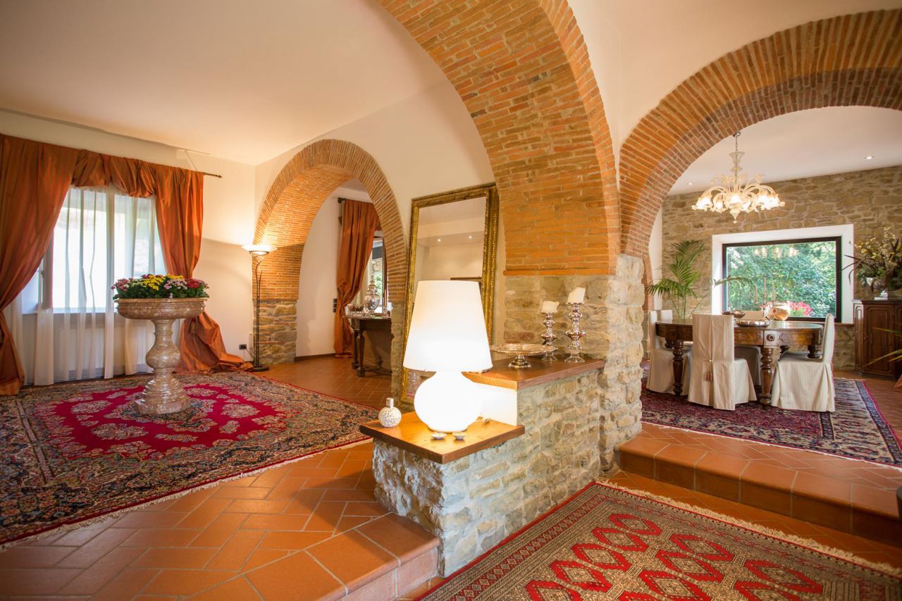 Villa in vendita a Arezzo