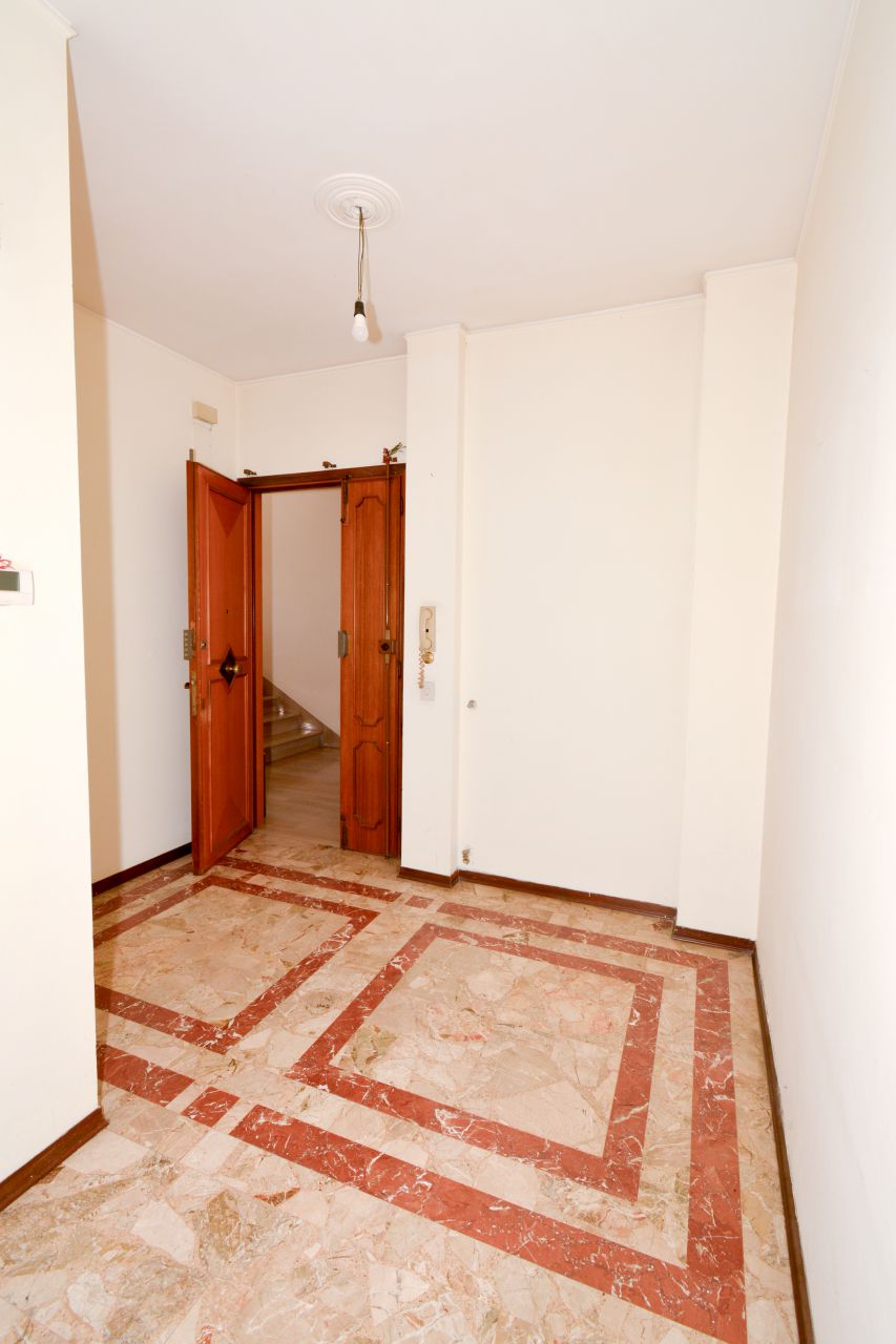 Appartamento con terrazzo in via leon battista alberti, Arezzo