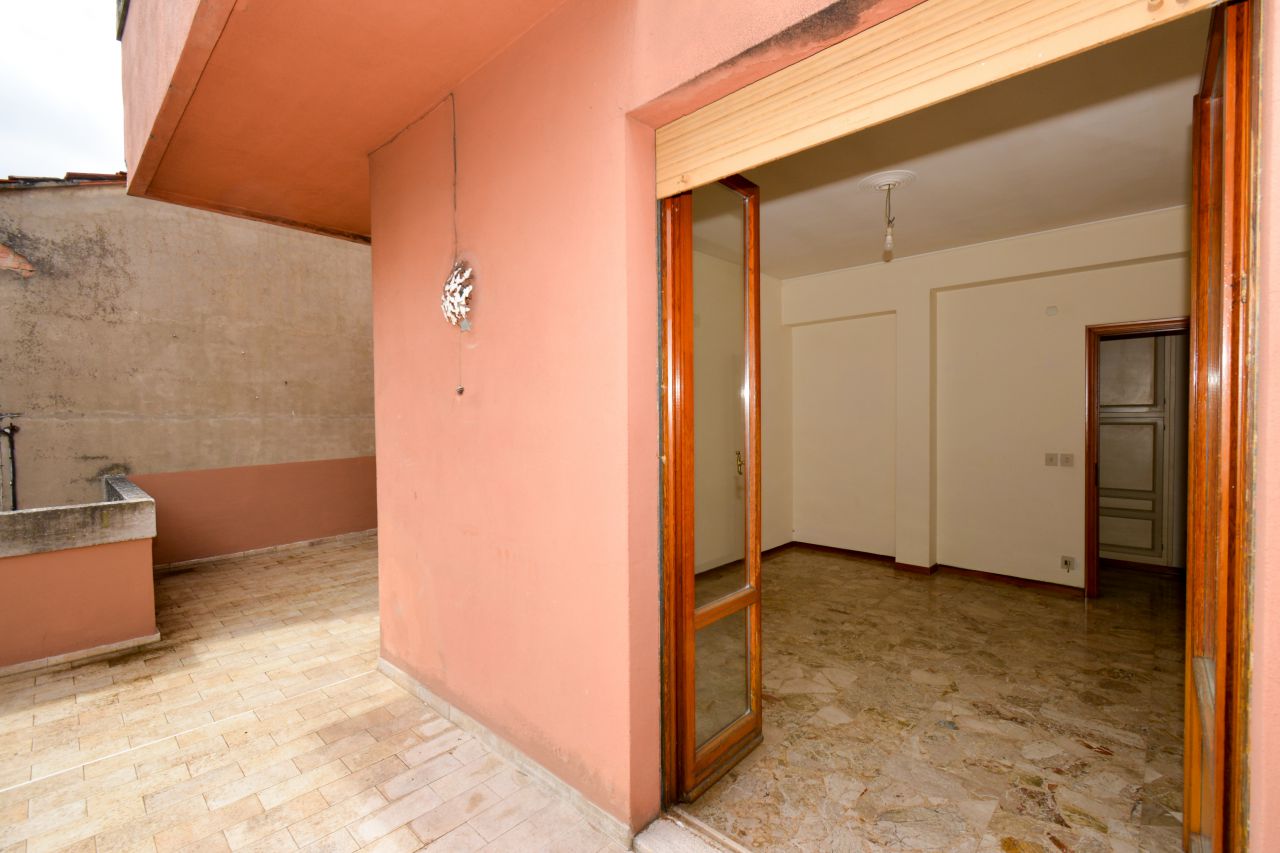 Appartamento con terrazzo in via leon battista alberti, Arezzo