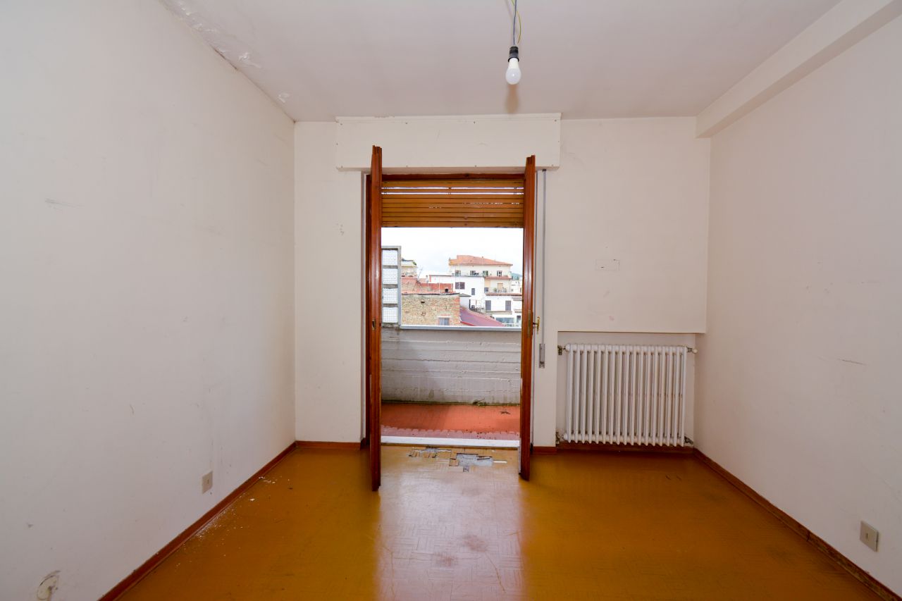Appartamento con terrazzo in via leon battista alberti, Arezzo