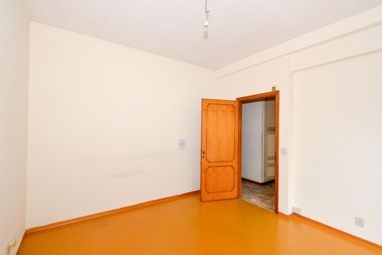 Appartamento con terrazzo in via leon battista alberti, Arezzo