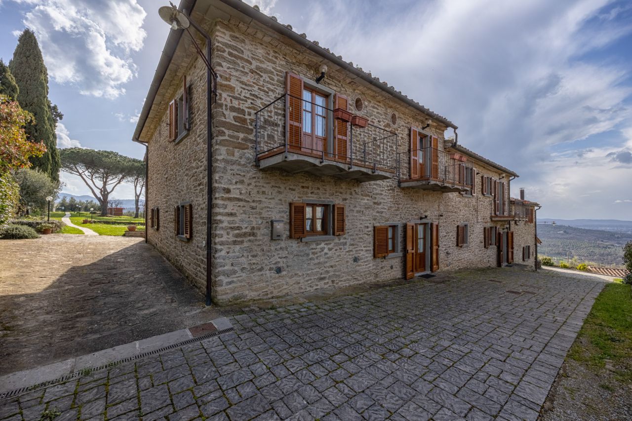 Appartamento con giardino in via anconetana, Arezzo
