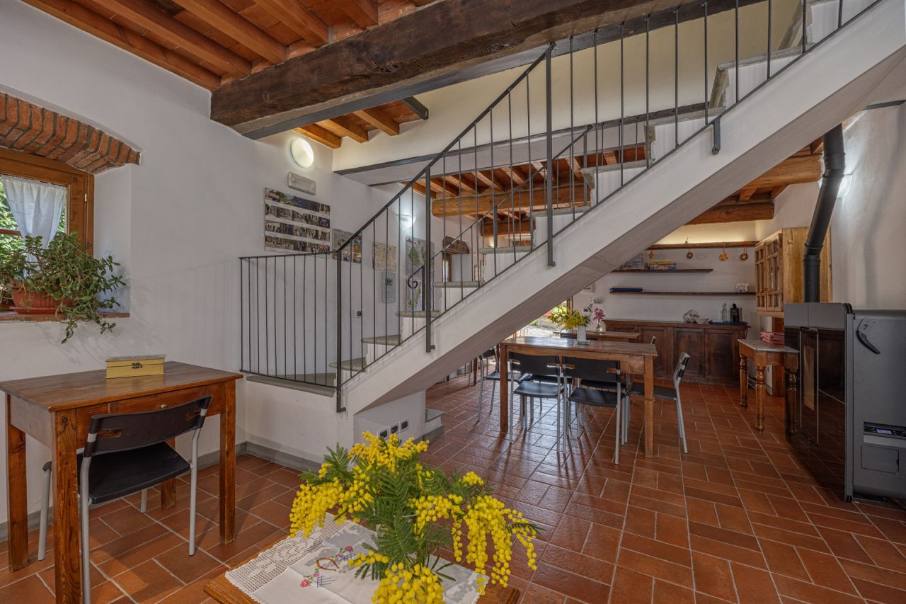 Appartamento con giardino in via anconetana, Arezzo