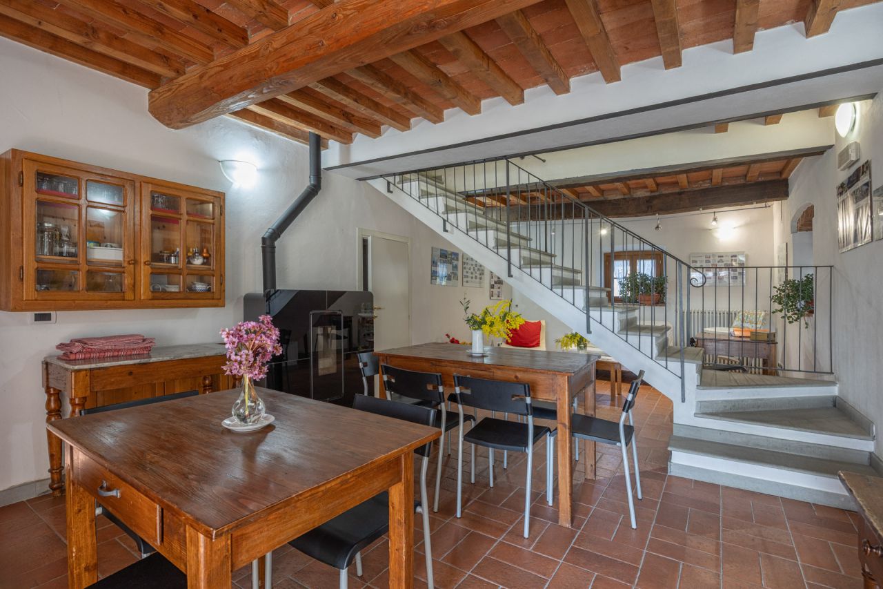 Appartamento con giardino in via anconetana, Arezzo