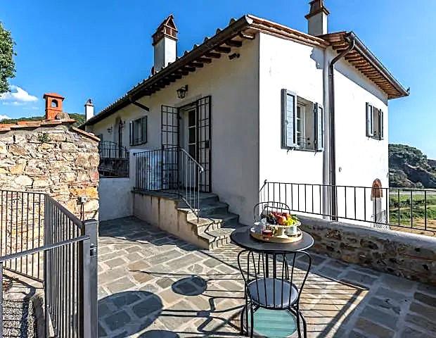 Rustico con giardino a Vecchiano