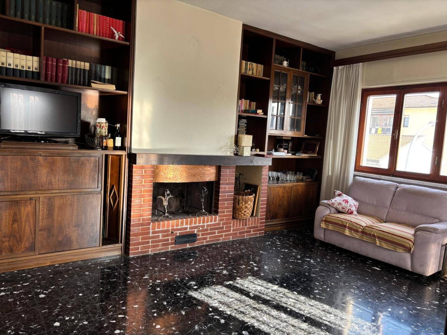 Villa con giardino, Pisa porta a lucca