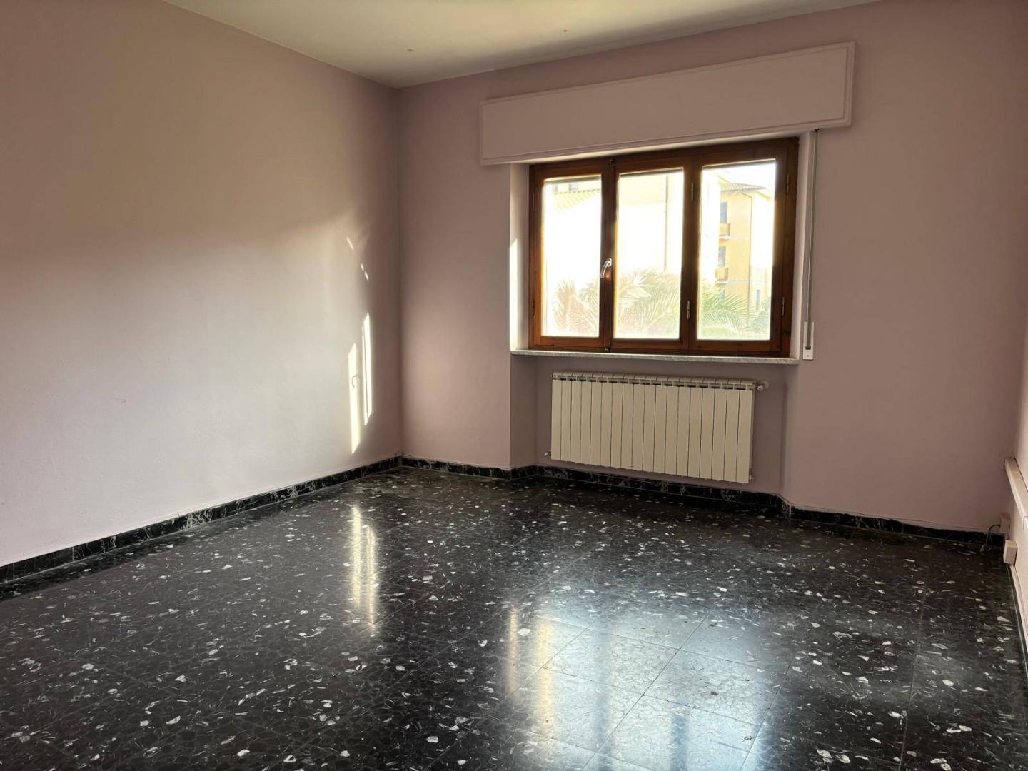 Villa con giardino, Pisa porta a lucca