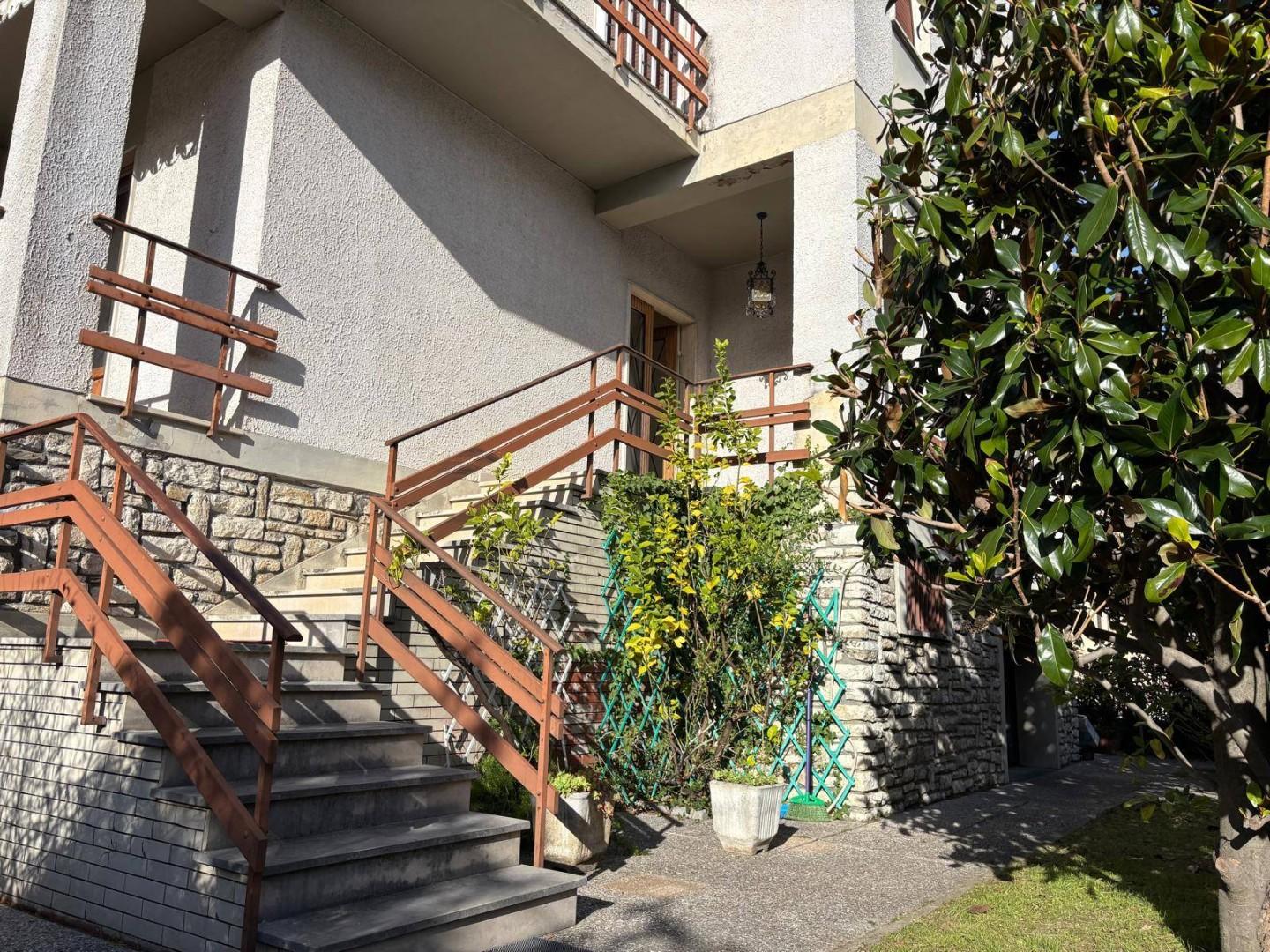 Villa con giardino, Pisa porta a lucca