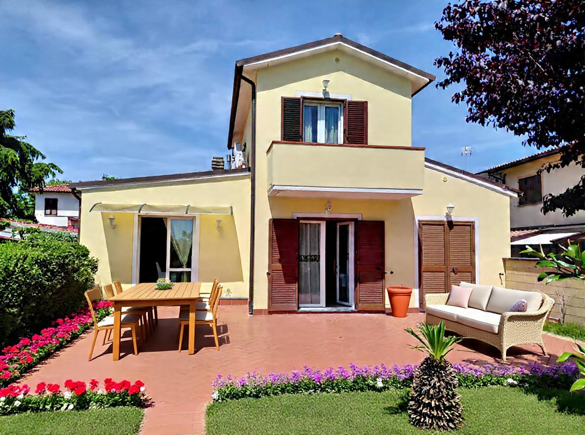 Villa Bifamiliare con giardino, Cascina titignano