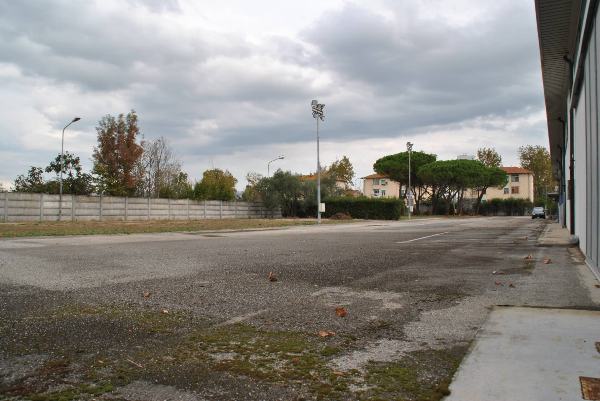 Locale commerciale in vendita a San Giuliano Terme